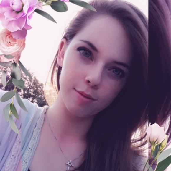 Meet your Posher, Jessica - Picture 2 of 2